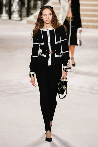 Look 9